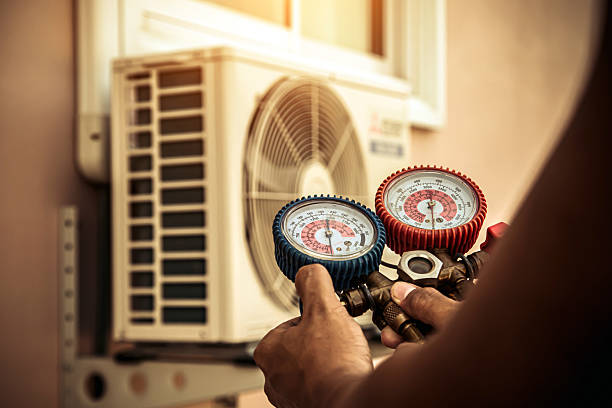 Professional Hvac technician working in Shorewood, IL